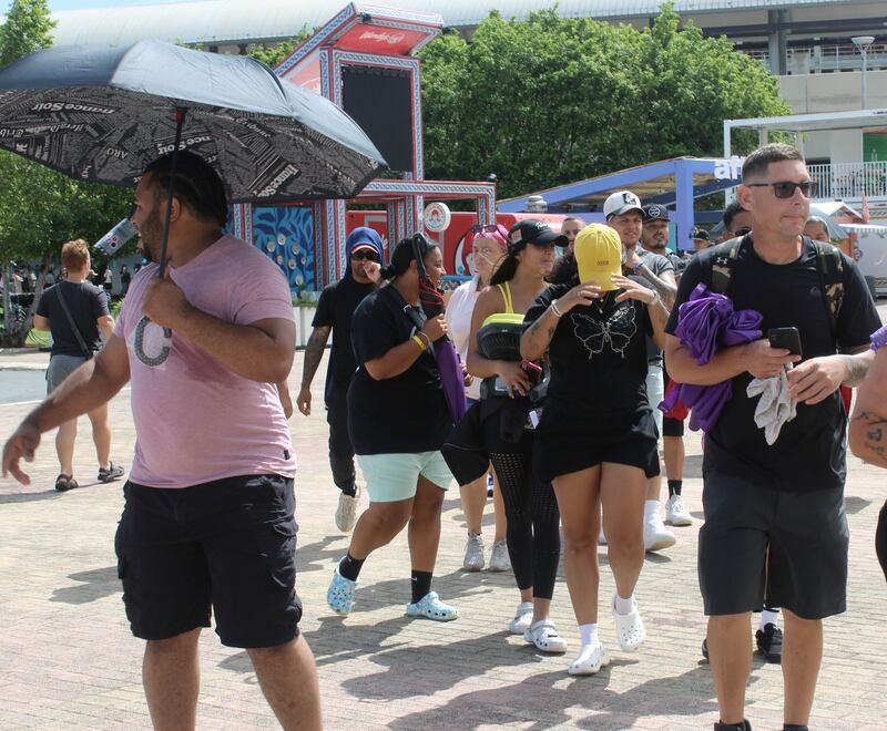 San Juan, P.R.- Fanáticos de la Isla, llegan hasta el Coliseo de P.R. (27-agosto-2025)