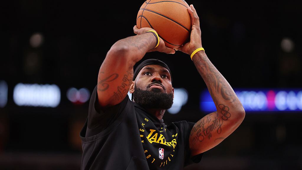El jugador de baloncesto LeBron James, quien actualmente juega para el equipo Los Angeles Lakers, es el máximo anotador histórico de la NBA. Foto: Getty Images.
