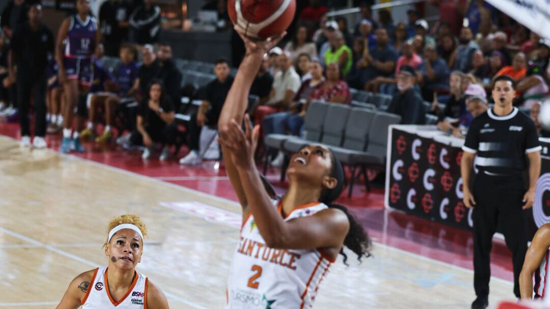 Shae Kelley respondió con dos canastos consecutivos.