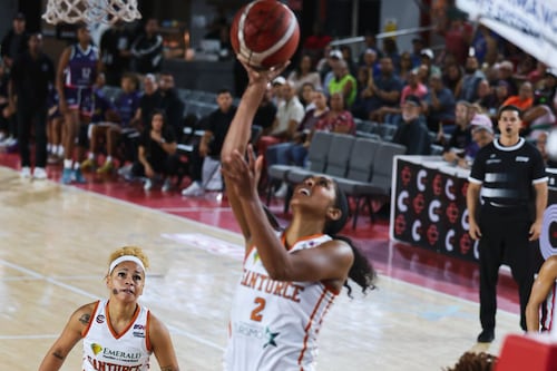 Cangrejeras derrotan a las Atenienses y siguen en la lucha en el BSNF