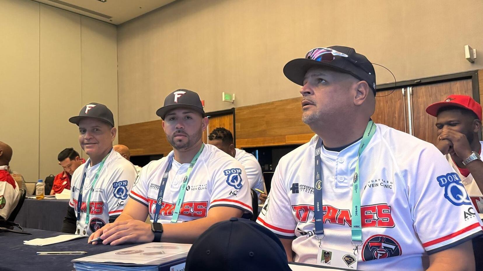 Los Titanes en la reunión técnica del evento.