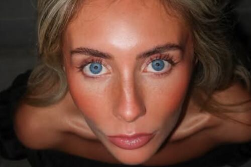 ‘Sitio azul’ expulsa a Bonnie Blue de su plataforma y estas serían sus pérdidas millonarias