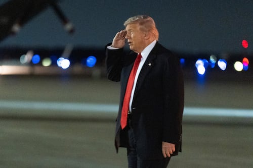 Trump insiste en que EEUU atacará por tierra a supuestos narcotraficantes