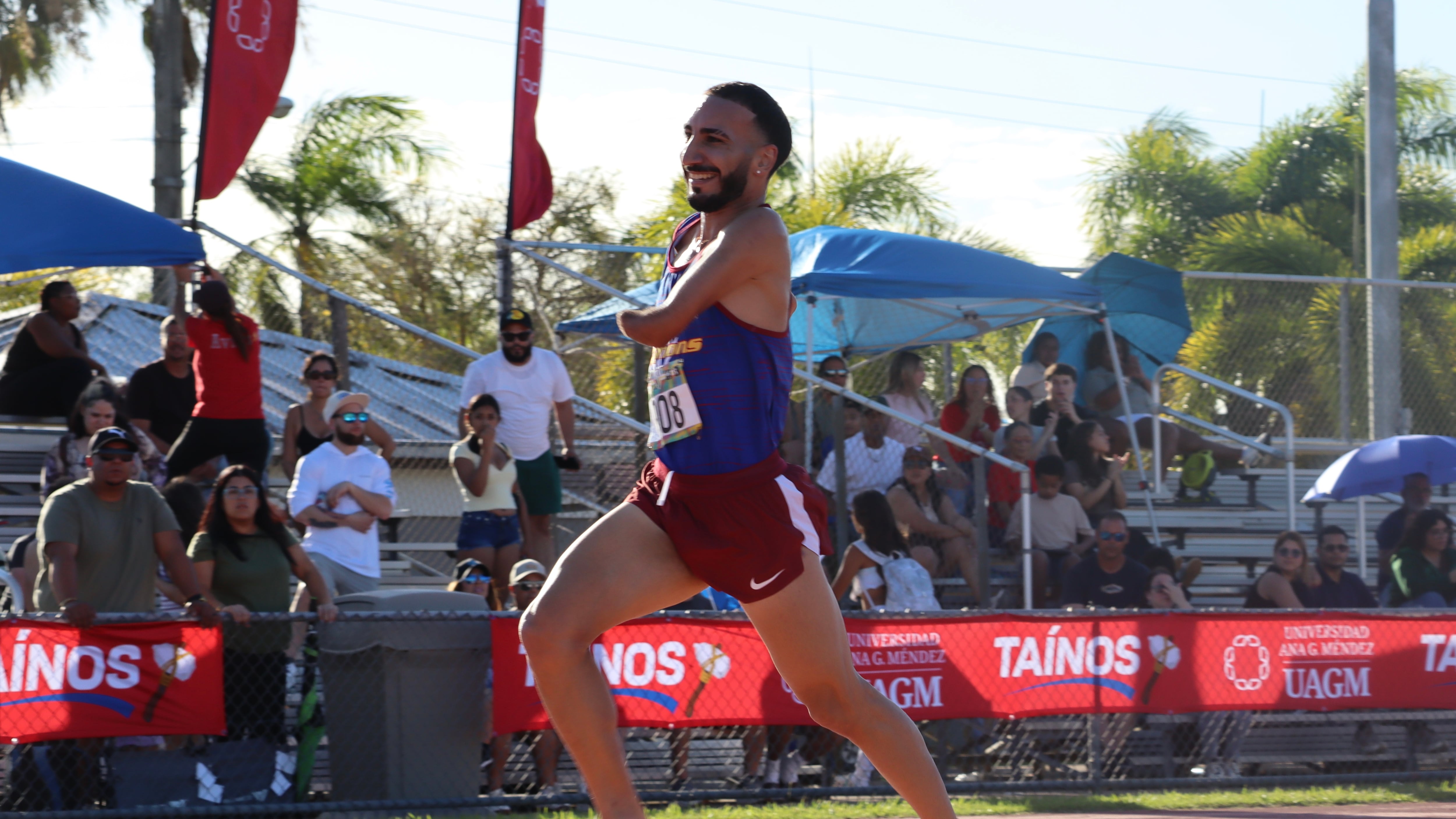 El paratleta T47 regresa a la pista universitaria