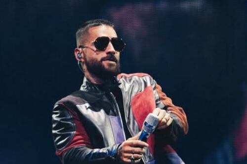 Video: Maluma detiene concierto para ‘regañar’ a madre que llevó a su bebé sin protección auditiva