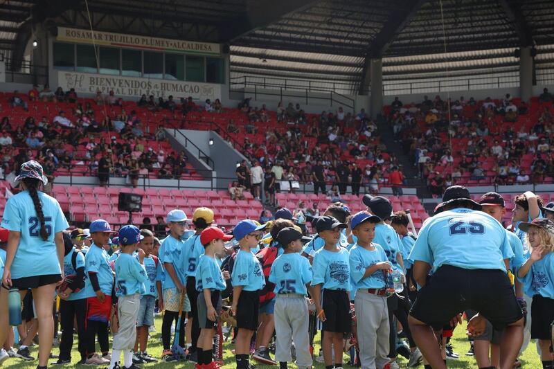 Las clínicas de beisbol durante “SauceGiving” 2025. (Catia Martínez)