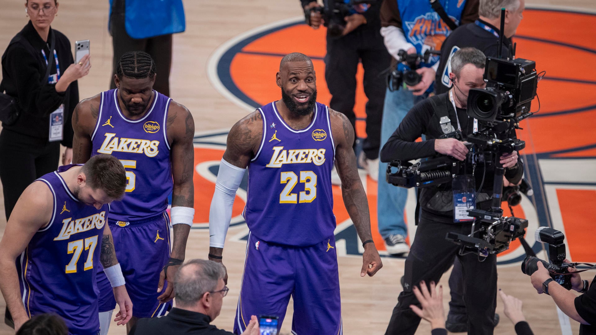 LeBron James de los Lakers reacciona en un partido de la NBA. EFE/ Angel Colmenares