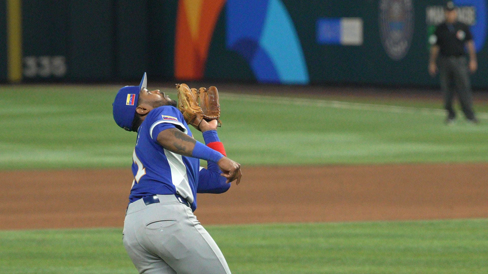 El campocorto Maikel García, proclamado como el mejor jugador de la sexta edición del Clásico Mundial de Béisbol, afirmó este martes, tras recibir el galardón en Miami, que su equipo jugó los partidos en el torneo "por todos los 30 millones de venezolanos". EFE/ Alberto Boal