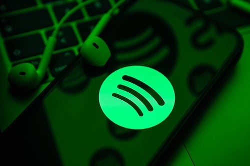 ¿Se te dañó? Se cae Spotify y sus usuarios se vuelven locos