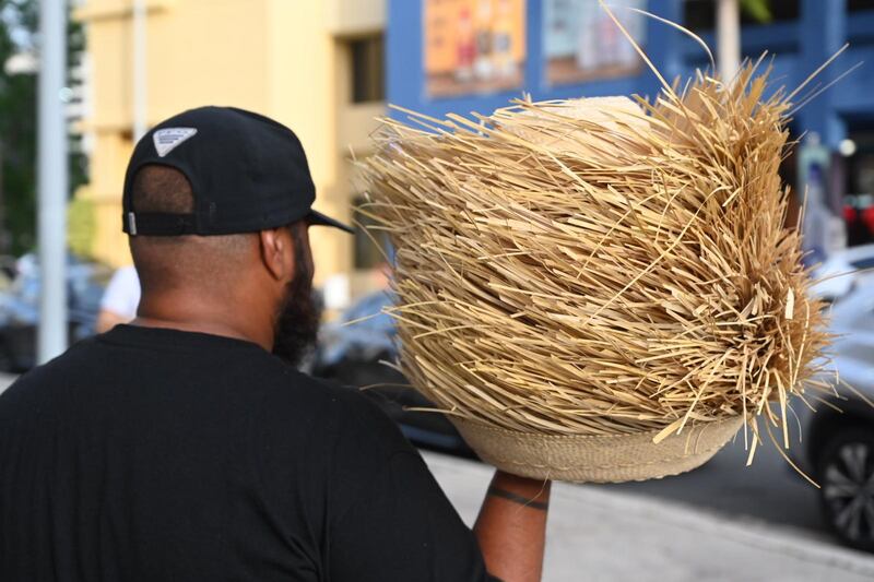 Personas de todas partes llegaron hasta el Coliseo de Puerto Rico, José Miguel Agrelot.
