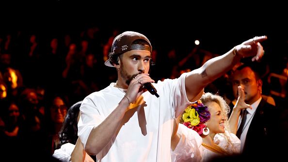 Presentación de Bad Bunny en los Grammys en inglés. El artista se estará presentado en Puerto Rico de julio a septiembre del 2025.