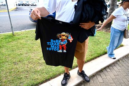 Personas de todas partes llegaron hasta el Coliseo de Puerto Rico, José Miguel Agrelot.