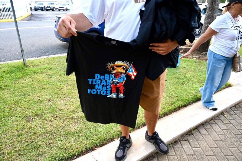 Personas de todas partes llegaron hasta el Coliseo de Puerto Rico, José Miguel Agrelot.