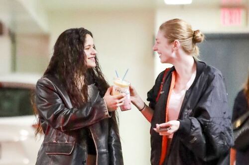 Confirman relación sentimental entre Hunter Schafer y Rosalía