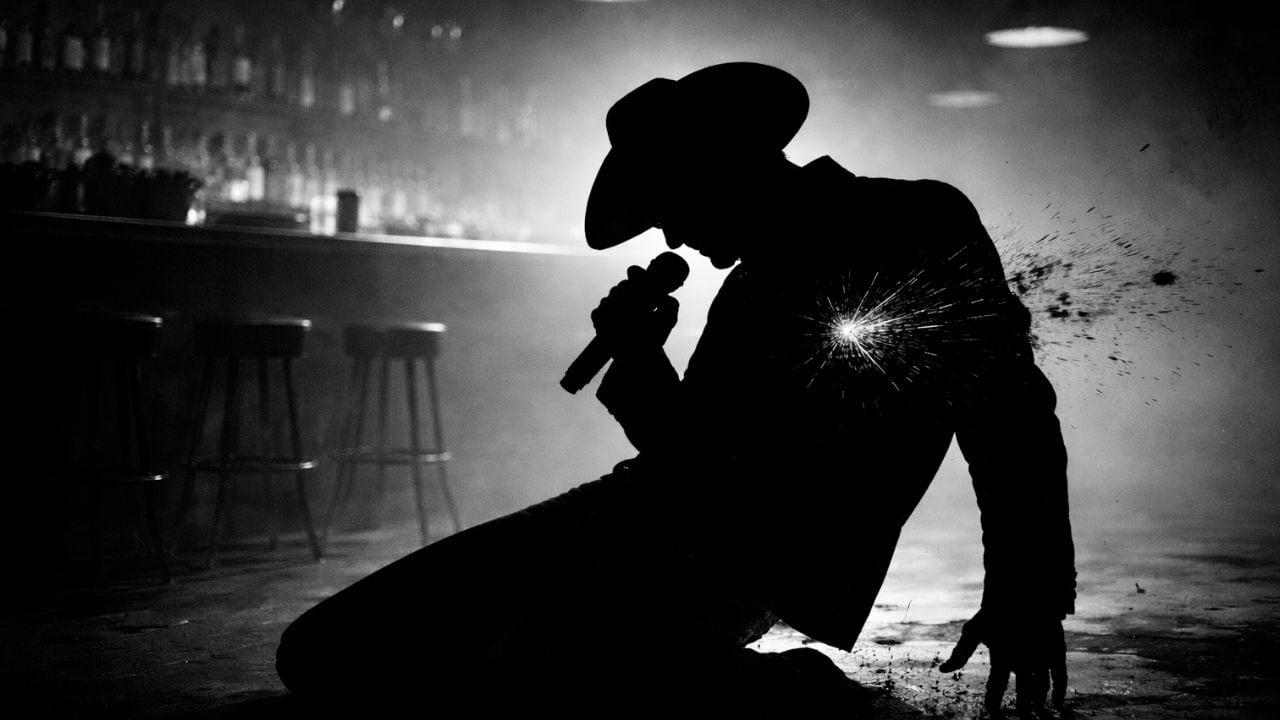 Un famoso intérprete fue atacado a balazos en un bar