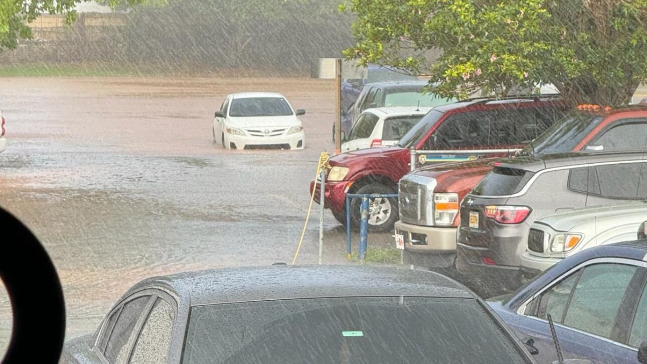 carreteras inundadas por fuertes lluvias