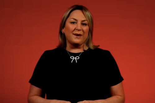 Pamela Noa destruye a Cosculluela...con un quesito