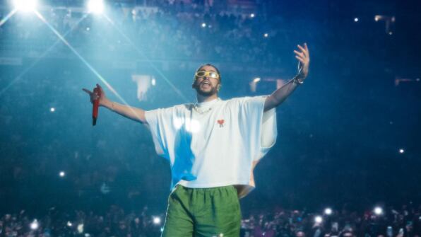 Bad Bunny disfrutando de un concierto en Puerto Rico / 2022