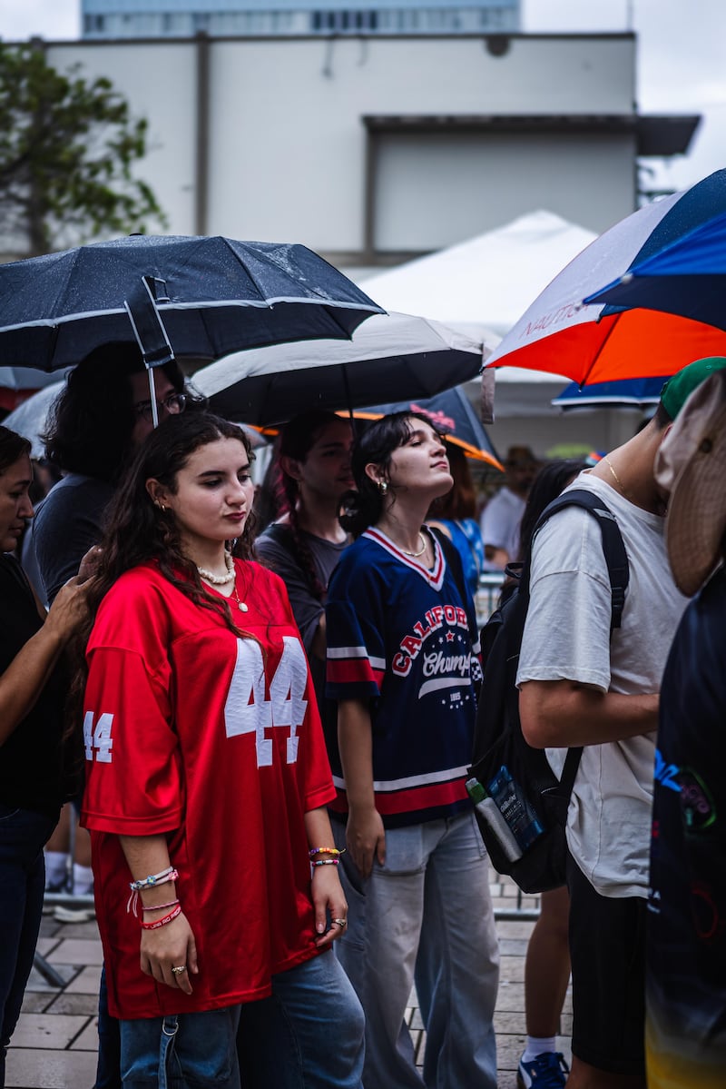 Las largas filas se realizaron en el casco urbano de Río Piedras.