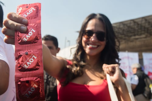 Farmacias ofrecerán condones gratis a menores de 25 años