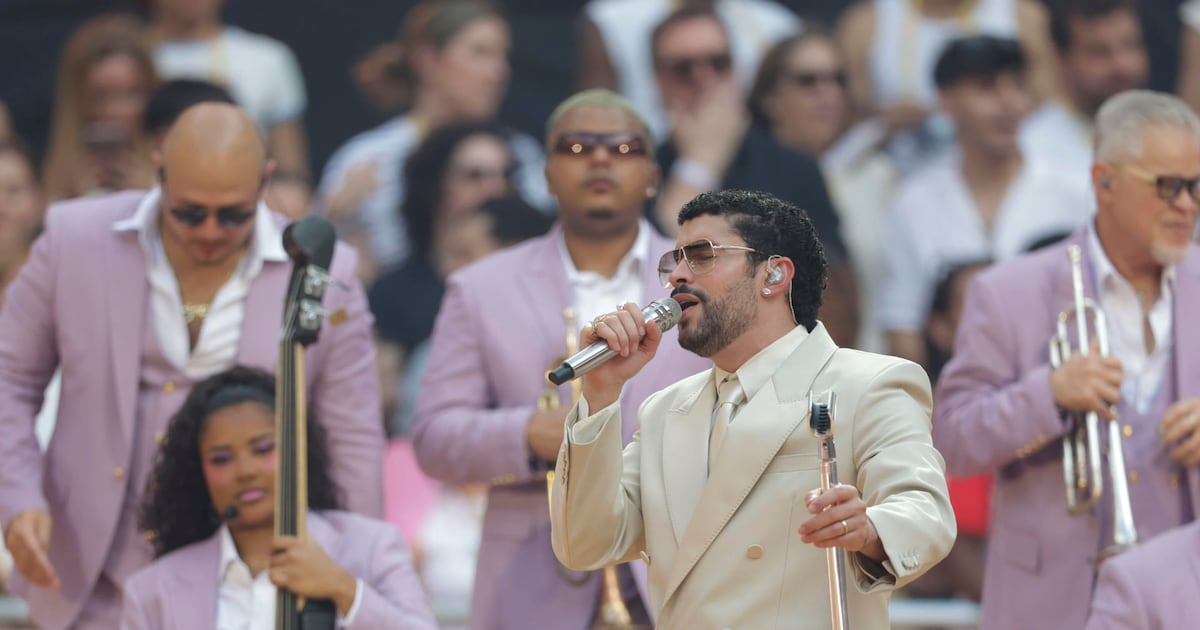 Β‘Sobran los billetes de 100! Bad Bunny recauda $1,000 millones en giras ...