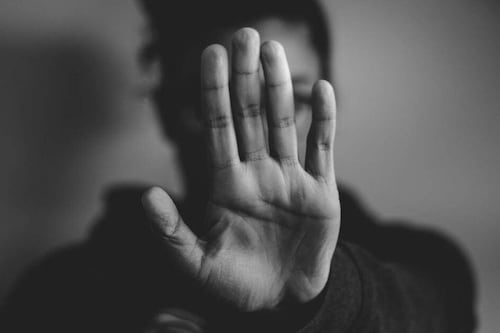 De niño a adulto con la violencia de género en el hogar