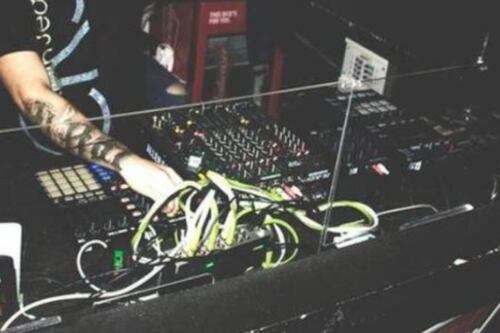 Hacen party privado para tumbarle el equipo al DJ