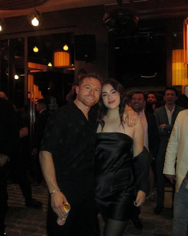 El 'Canelo' Álvarez junto a su hija, Emily Cinnamon