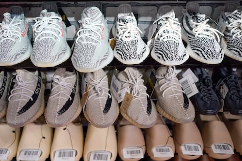 Adidas recauda $437 millones en la primera  venta de las “Yeezy”