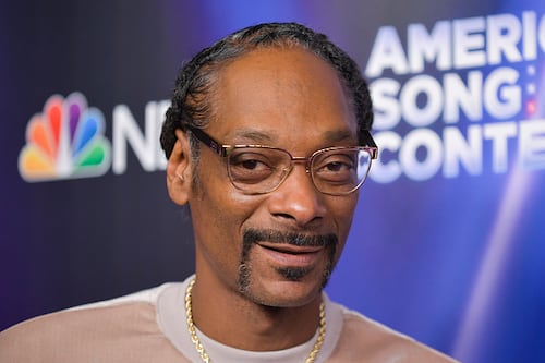 Mira cuánto Snoop Dog le paga a la persona que enrola sus filis 