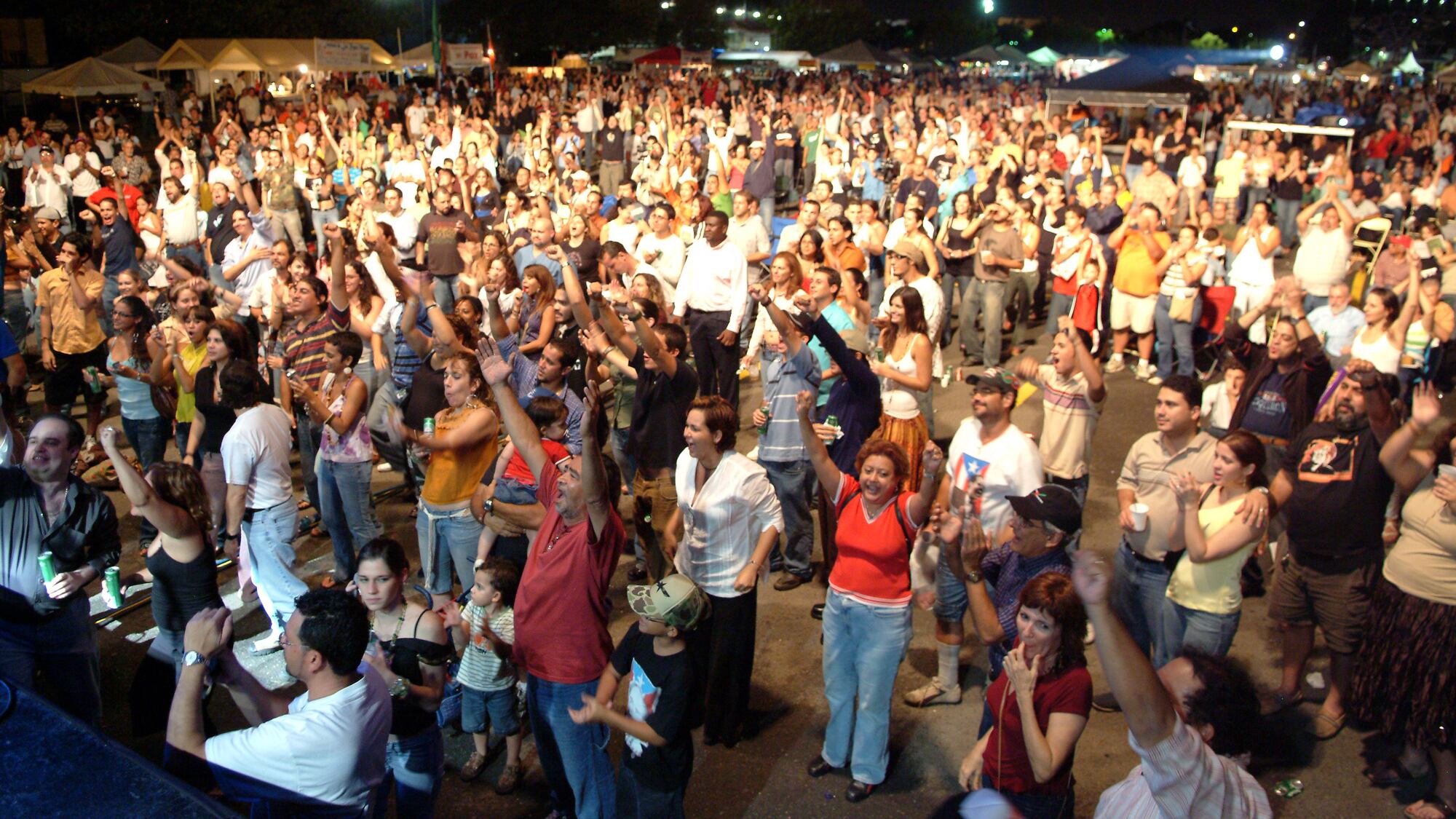 El Festival de Claridad contará con más de 200 artesanos exponiendo sus trabajos, un bazar para la venta de productos y servicios de pequeñas y medianas empresas del país, actividades para los niños y una amplia oferta gastronómica.
