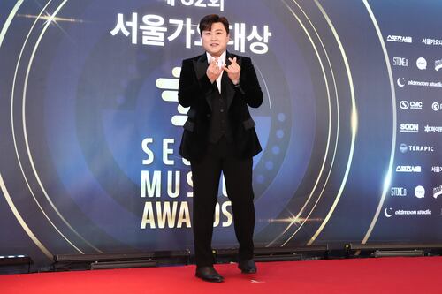 Sentencian a cantante surcoreano por conducir ebrio y causar un accidente