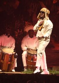 El exponente urbano interpretó sobre 30 canciones en la primera función de "No me quiero ir de aquí".