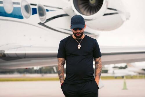 Arcángel recorrerá las Siete Maravillas y lo contará todo en tiempo real