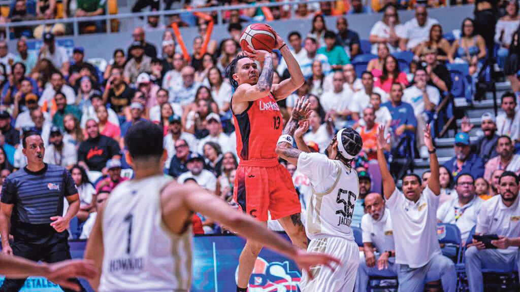Criollos de Caguas. Partido de baloncesto