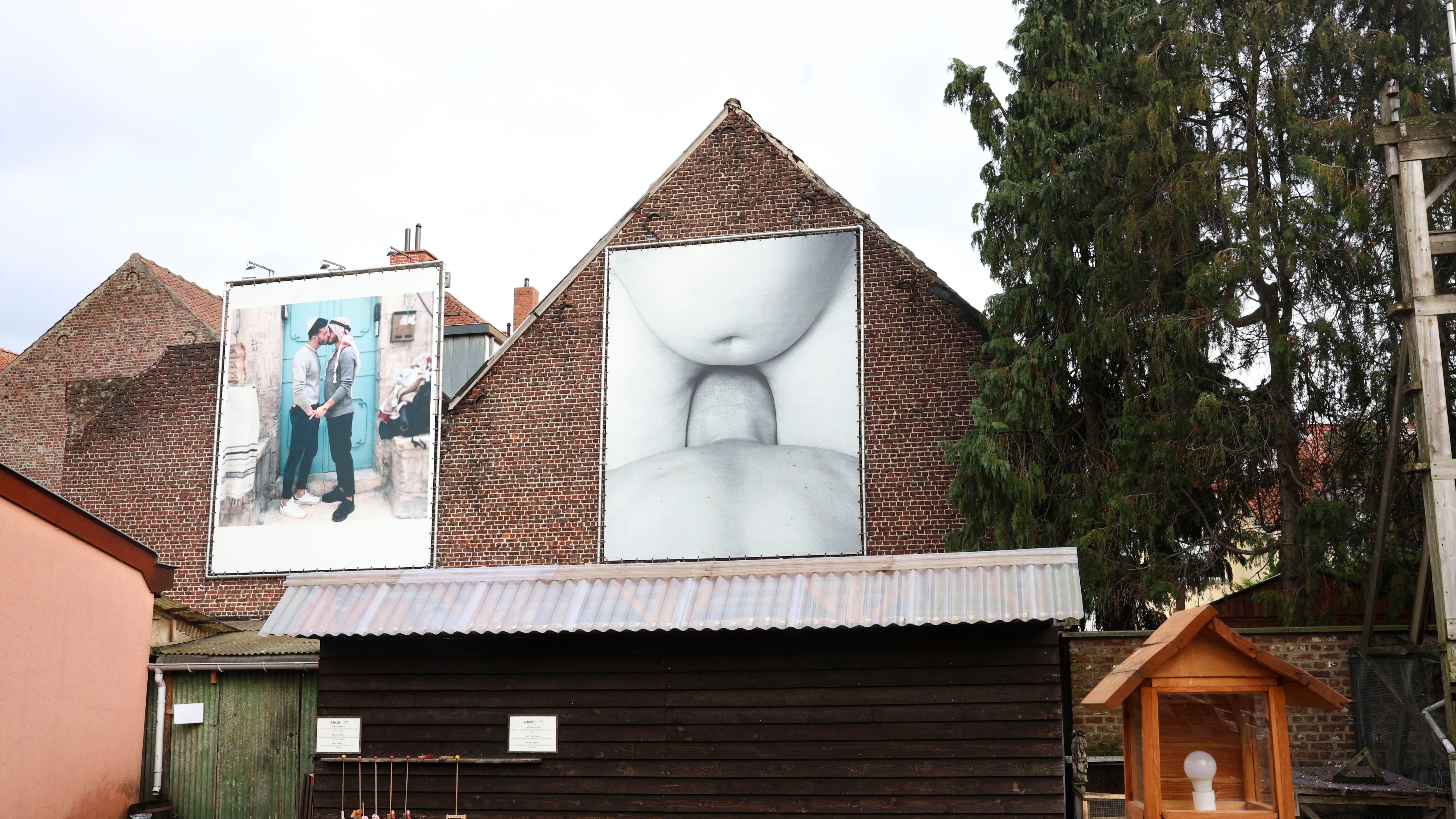 Mural del fotógrafo belga Pierre Radisic en una galería de Jette. EFE/Olatz Castrillo