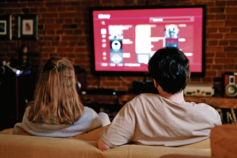 Este producto te ofrece la posibilidad de acceder a una amplia variedad de contenidos más allá de los canales de televisión, aprovecha para cambiarla