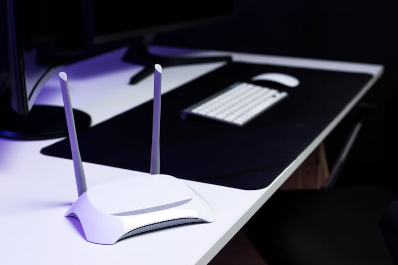 Los routers WiFi comunes podrían identificar y rastrear personas con una precisión casi perfecta, de acuerdo con una investigación realizada en Alemania. Foto: Magnific.