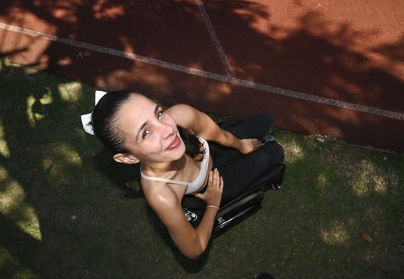 La deportista Melanie Valdes en camino de realizar una marca Guinness.