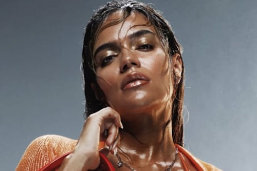 Esto cuesta la ropa en colaboración entre Karol G y Diesel