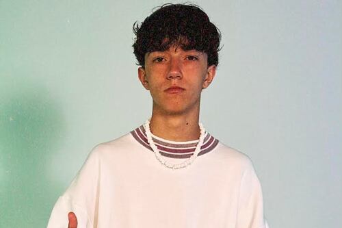 Joven que personificó a Bad Bunny lanza su primer sencillo