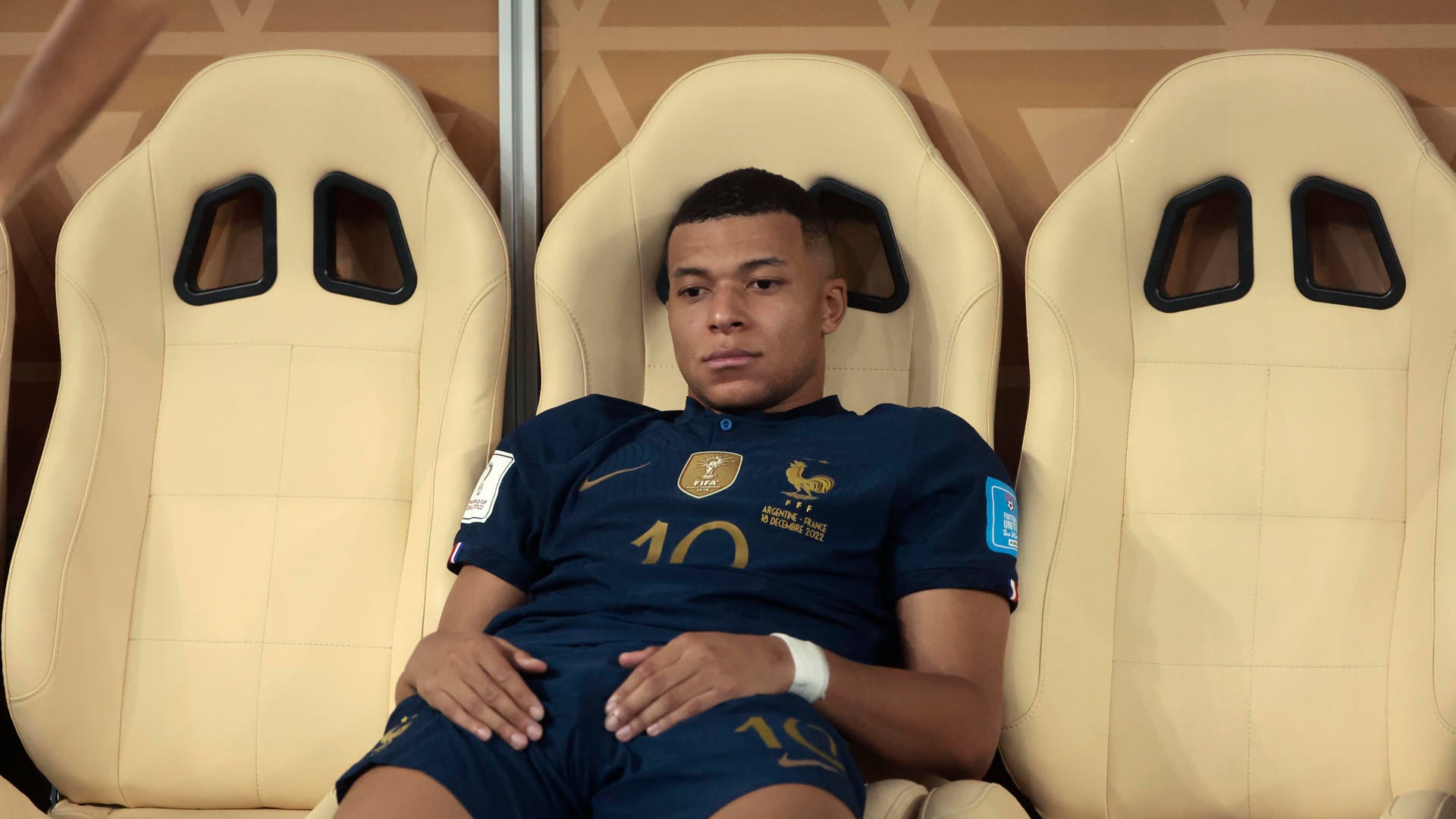 Kylian Mbappe reacciona tras perder la final del Mundial de Fútbol Qatar 2022 ante Argentina. EFE/ Juan Ignacio Roncoroni