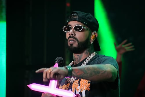 Anuel le tira a Yandel por bajarse de su tema