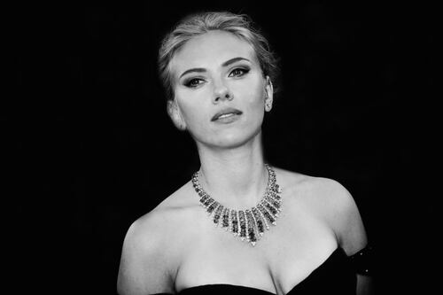 Scarlett Johansson demanda a compañía por clonar su imagen