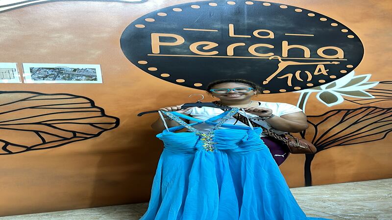 La Percha dona trajes de prom y graduación