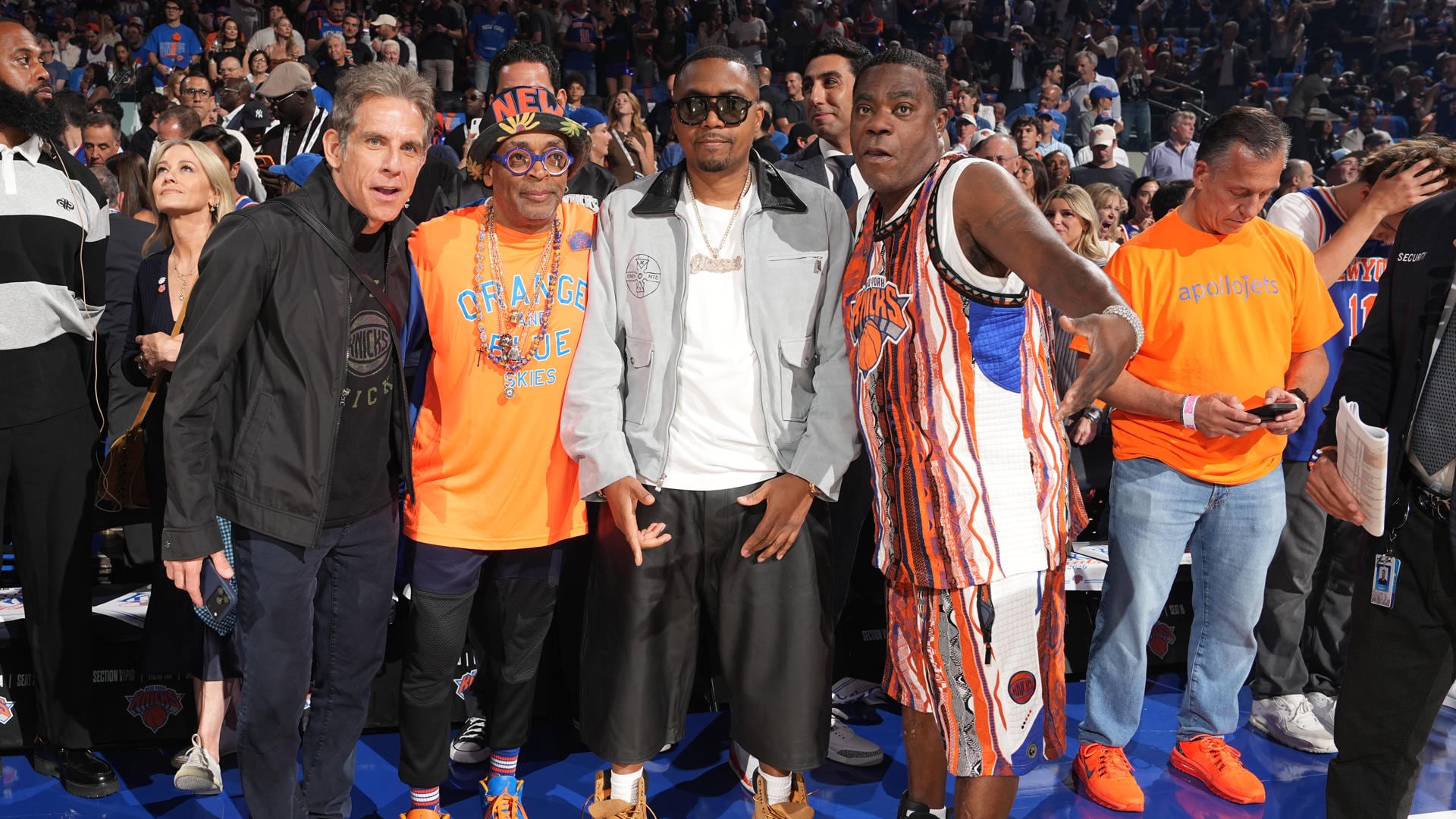 Fotografía cedida por NBAE que muestra de izquierda a derecha al actor y comediante Ben Stiller; al director de cine y actor Spike Lee; al comediante y actor Tracy Morgan; y al rapero Nas, posando durante el partido de las finales de la NBA entre San Antonio Spurs y New York Knicks este miércoles, en el Madison Square Garden en Nueva York (EE.UU.).EFE/ Jesse D. Garrabrant/ NBAE *Sólo uso editorial*