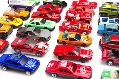 Pillos se tumban 30 carritos Hot Wheels de residencia en Carolina