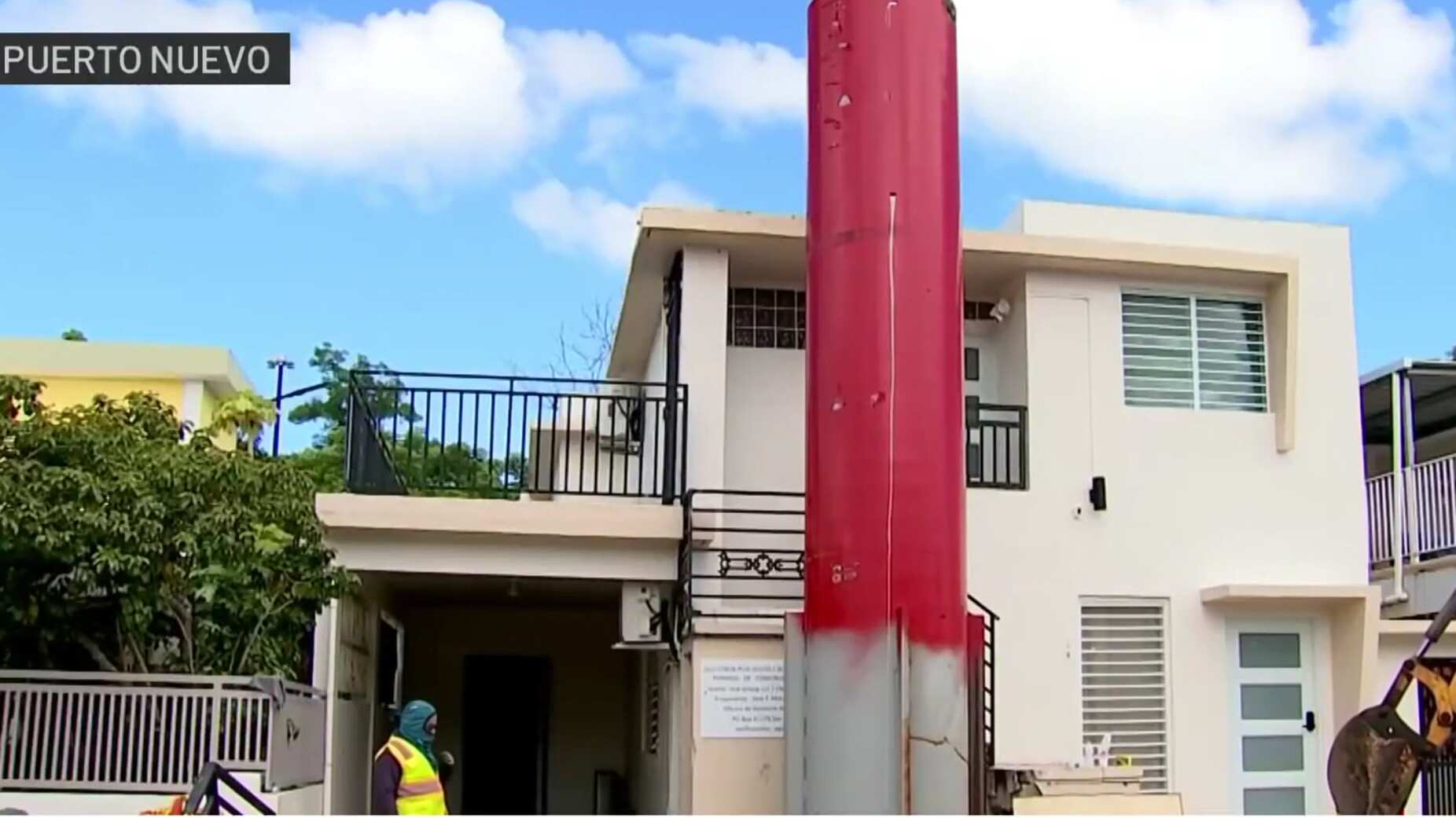 Instalan valla publicitaria en zona residencial en Puerto Nuevo