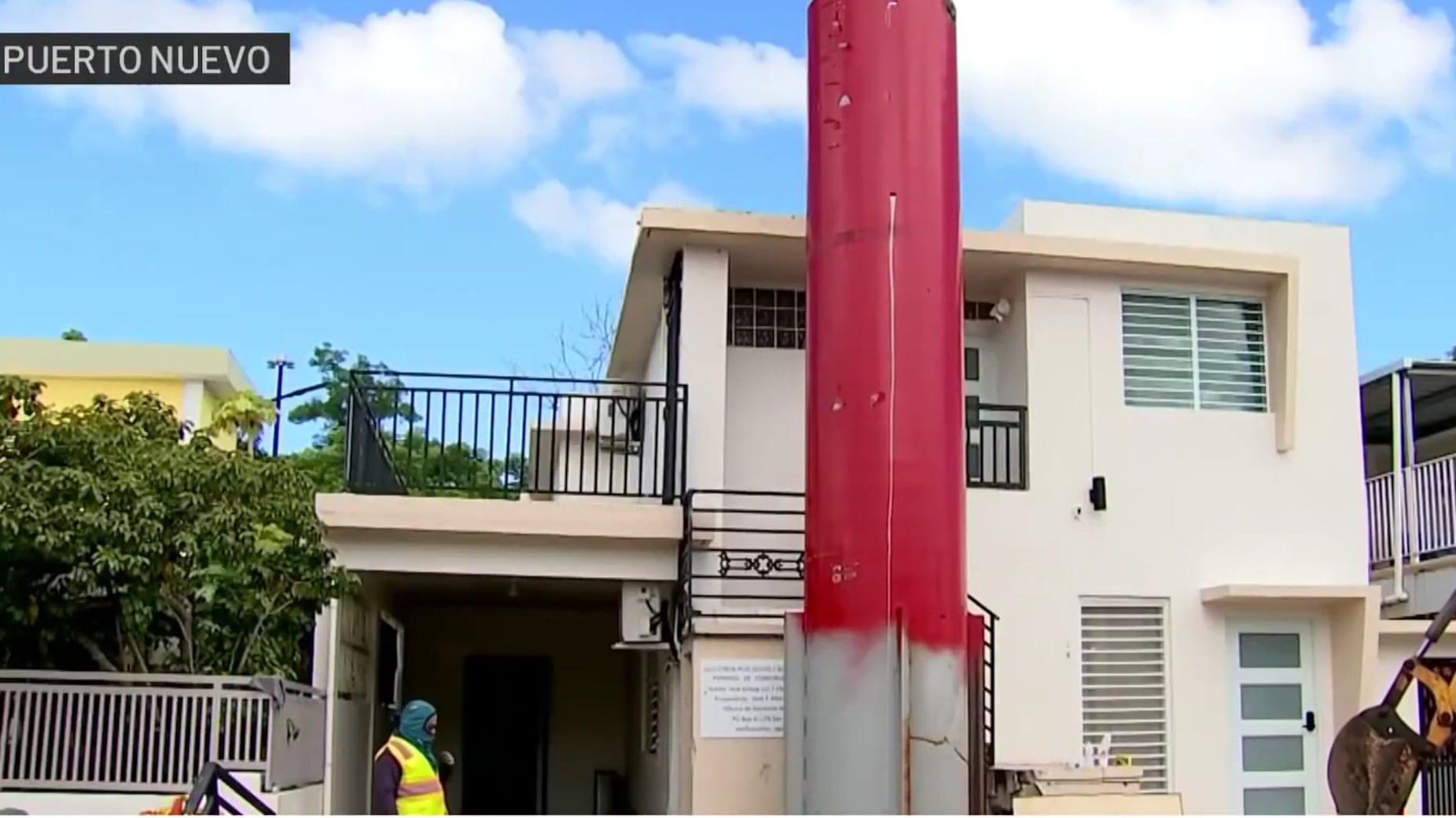 Instalan valla publicitaria en zona residencial en Puerto Nuevo