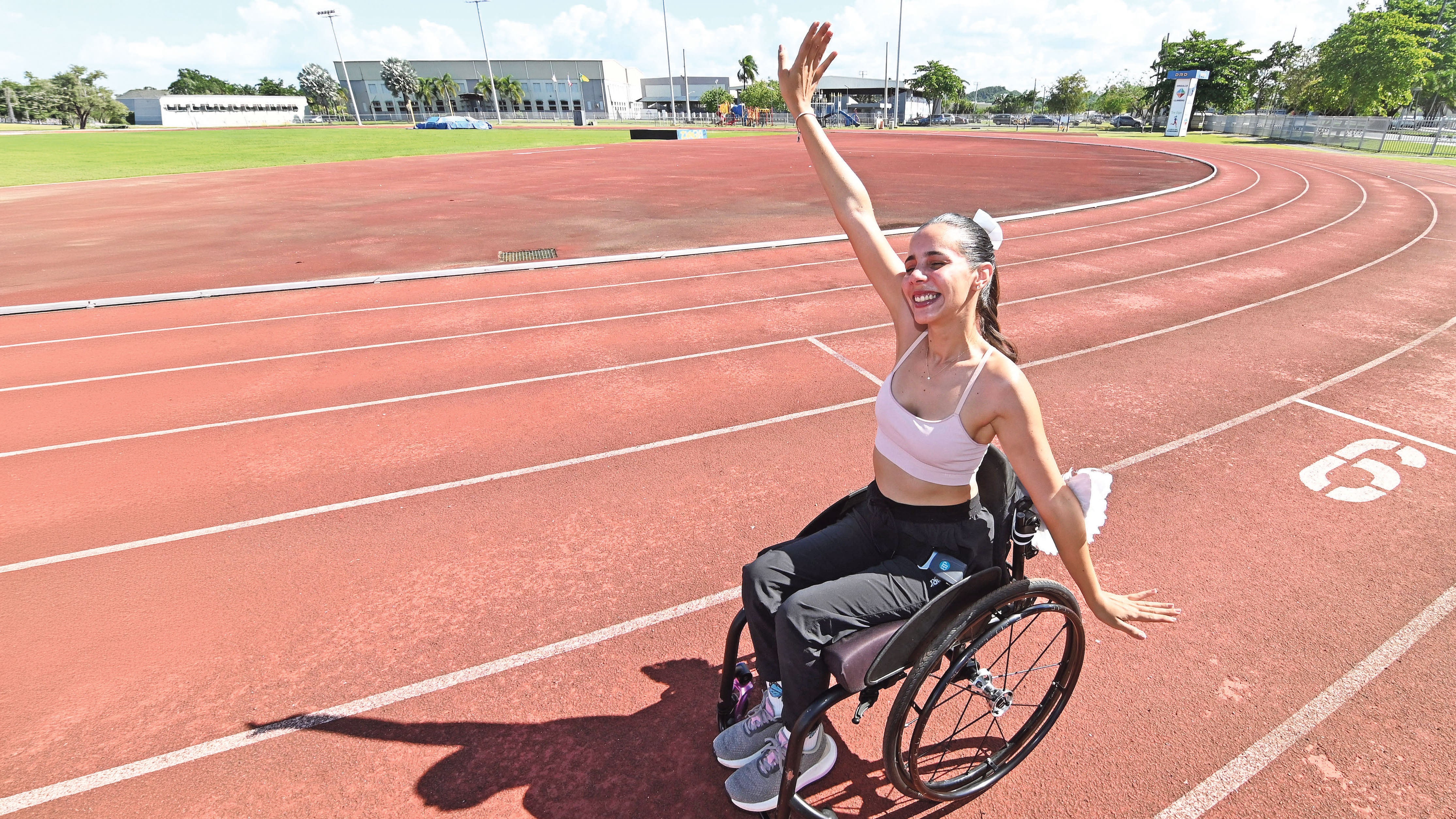 La atleta boricua Melanie Valdés en la pista atlética de Levittown.